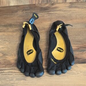 Vibram Black and Yellow FiveFingers Low Cut Ballet Flat Athletic Shoes